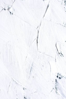 Beyaz çimento arka plan geniş fırça darbeleri ile boyalı
