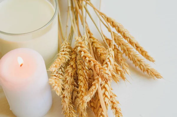 Süt ve ekmek basit ve sağlıklı gıda, Imbolc, geleneksel tedavi olarak pagan wicca Kelt tatil 