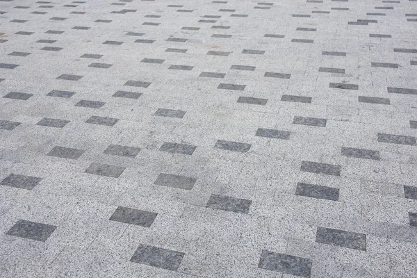 Γκρι τούβλο πεζοδρόμιο της πόλης στην διαγώνιο — Φωτογραφία Αρχείου
