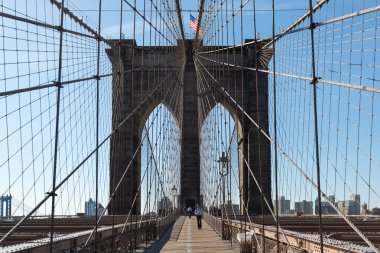 New York, Amerika Birleşik Devletleri - 21 Mayıs 2018: Brooklyn Köprüsü Kulesi sabah, New York City, Amerika Birleşik Devletleri