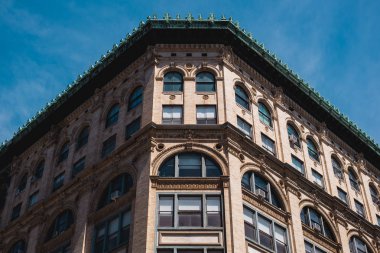 Manhattan, New York'ta eski bir bina cephe dış