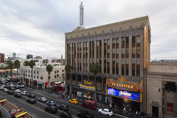 28 апреля 2019 года - Лос-Анджелес, штат Калифорния, США: билборд "Мстители: Эра Альтрона" у театра El Capitan, Голливуд — стоковое фото