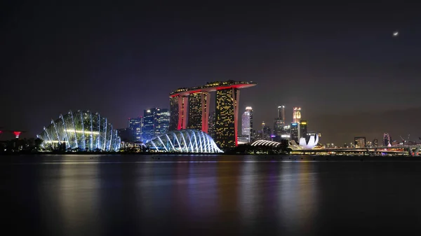Noční pohled na panorama Singapuru — Stock fotografie