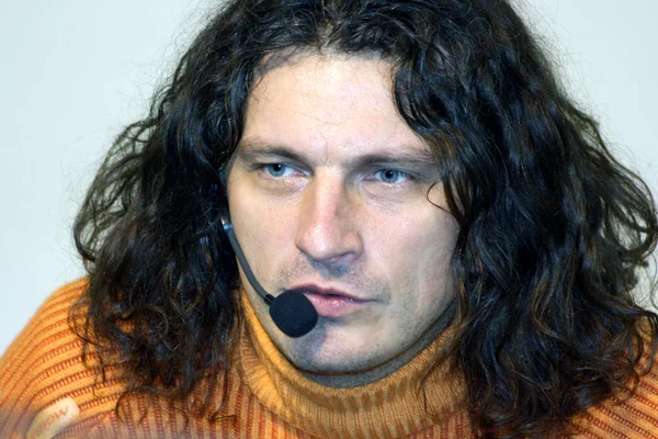 Kiev. Ukrayna. 06.03.2008 ünlü bir Ukraynalı şarkıcı Kuzma, portresini kurşun Ukraynalı ünlü rock grubu Skryabin ve şarkıcı