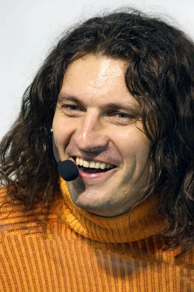 Kiev. Ukrayna. 06.03.2008 ünlü bir Ukraynalı şarkıcı Kuzma, portresini kurşun Ukraynalı ünlü rock grubu Skryabin ve şarkıcı
