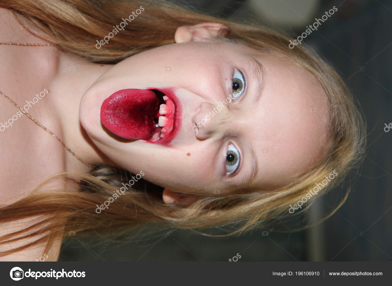 Emotional Expression Little Girl's Face Long Hair Showing Her Stained —  Stock Photo © 977_ReX_977 #196106910, image size:1167x1600