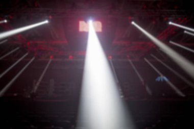 bulanık boş oditoryum ve boks ring spot ışıkları tarafından yaktı