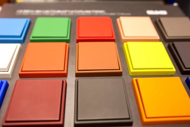 Plastik yüzeyi çok renkli elektrik anahtarları