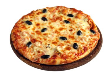Zeytin, karides, deniz ürünleri ahşap stand üzerinde beyaz izole lezzetli pizza