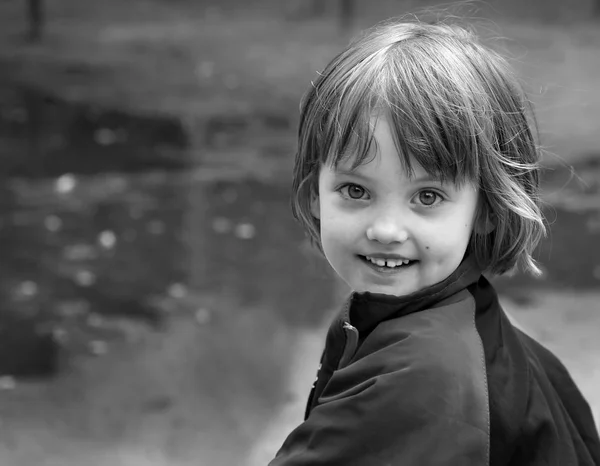 Cara Una Niña Feliz Imagen Blanco Negro — Foto de Stock