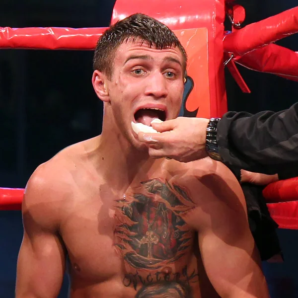 ブロヴァルィー ウクライナ 2014 ヴァシリー Lomachenko ウクライナのプロボクサーは ドイツのワシに対してボクシング ウクライナの指導者の夜に参加します ショッピング エンターテイメント — ストック写真