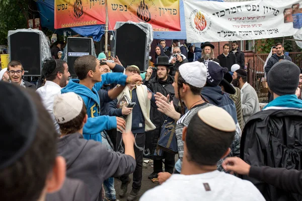 Uman Ucrania 2015 Una Multitud Hombres Judíos Está Hablando Activamente — Foto de Stock