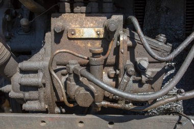 Eski motor yağı ve toprak kaplama