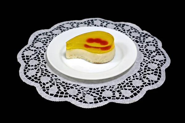 Beyaz Peçeteye Jöleli Iştah Açıcı Pasta Yakın Plan Karanlık Bir — Stok fotoğraf
