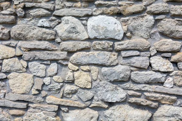 Πέτρινος Τοίχος Αποτελούμενος Από Πέτρες Διαφόρων Σχημάτων Γκρίζου Και Κίτρινου — Φωτογραφία Αρχείου