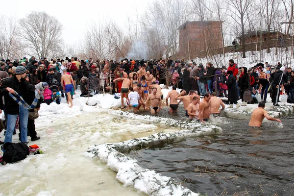 Kiev Ukraine 2013 Bathing Ice Hole Orthodox Holiday Epiphany — Stock Photo, Image