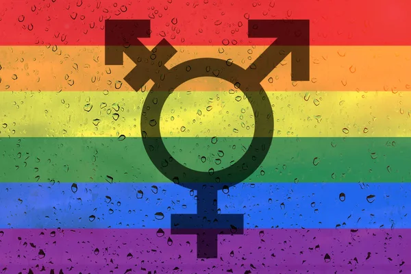雨滴を背景に虹の旗 トランスジェンダーのシンボル Lgbtコミュニティのコンセプト — ストック写真