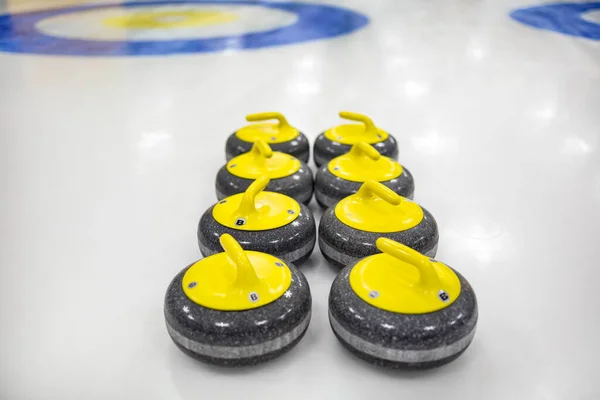 Pierre Curling Roche Est Faite Granit Avec Des Poignées Jaunes — Photo