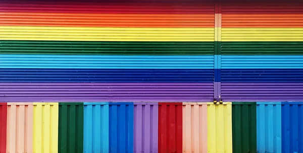 Gestreifte Jalousien Verschiedenen Farben Des Regenbogens Bemalt Hintergrundtextur Hautnah — Stockfoto