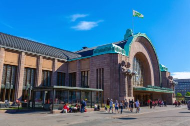 Helsinki Merkez İstasyonu, HELSINKI, FINLAND - 04.08.2018 sefer sayılı banliyö ve uzun mesafeli trenler için ana istasyondur.