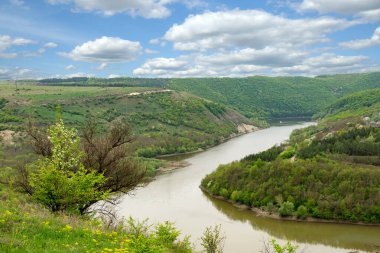 Jeolojik manzara. Silurian ve Devonian çökeltilerinin en eksiksiz bölümü, Paleozoik çağın jeolojik standardı. Kitaygorod ve Ternava Nehri köyü. Kitaygorod çıkıntısı.