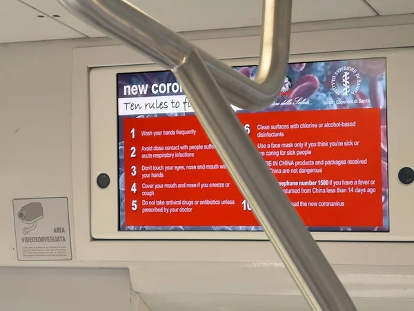 2020 이탈리아 대중교통 지하철 자동차 코로나 바이러스 퇴치를 사항이 — 스톡 사진