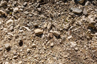 Taş toprağın dokusu. Küçük ve büyük taşlı bir taş kırıntısının arkaplan resmi