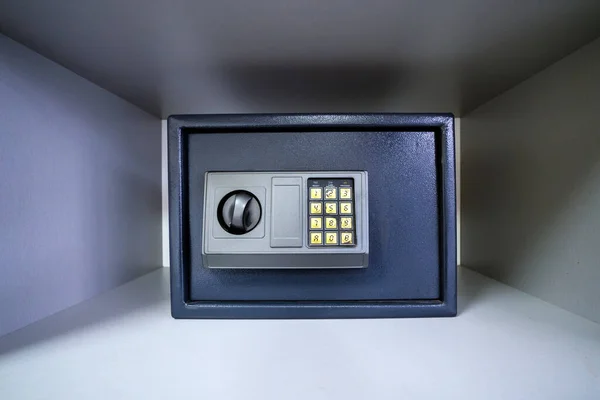Una Caja Fuerte Secreta Gris Con Botones Amarillos Está Una — Foto de Stock