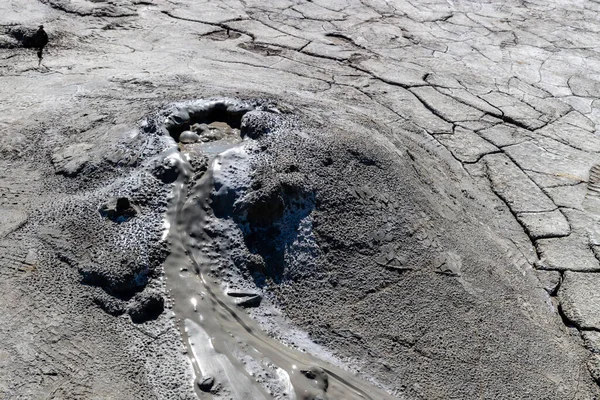 Schlammgeysir Oder Schlammvulkan Geologische Formation Besondere Hydrogeologische Bedingungen Generell Befinden — Stockfoto