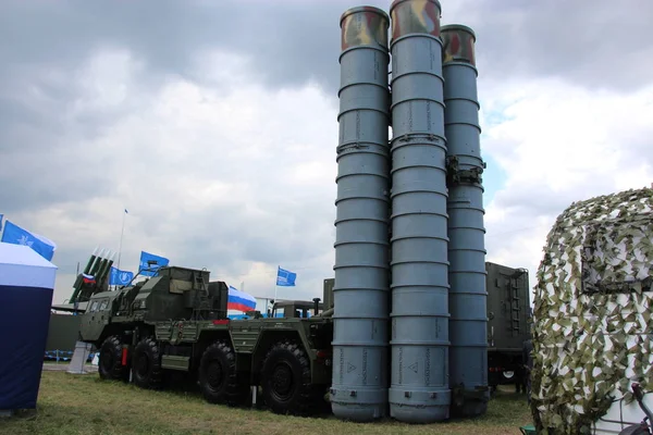 S-400 hava savunma füze sistemi 2017 Uluslararası Havacılık ve uzay Salon içinde Zhukovsky,