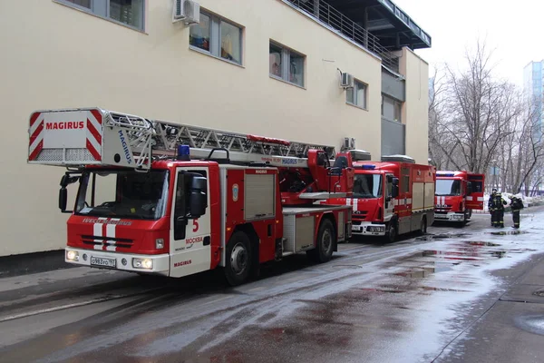 Camions Pompiers Russes Debout Près Bâtiment Mars 2018 Moscou Camions — Photo