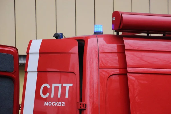 Bir yangın kamyon üzerinde yazıt 