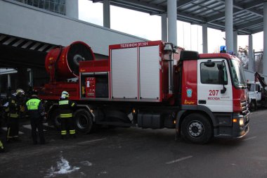 Duman kaldırma çalışmalarına eğitim felaket 12 Aralık 2016'da Moskova'da araba 