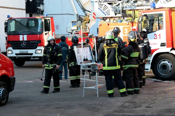 Bombeiros Resgate São Treinados Universidade Moscou Outubro 2015 — Fotografia de Stock