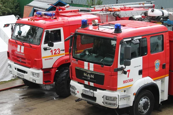 İtfaiye araçları Moskova yangın Fighting Championship üzerinde 29 Ağustos 2015