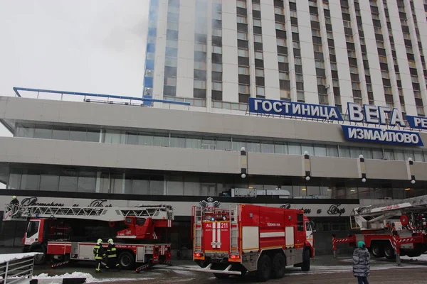 Fumul Clădirea Hotelului Din Moscova Vehicule Incendiu Sosit Pentru Instruirea — Fotografie, imagine de stoc