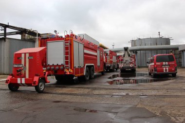 Bölge girişinde durdu / felaket Termik Santrali'nde 5 Ekim 2016 yılında Moskova'da eğitim itfaiye araçları sütun