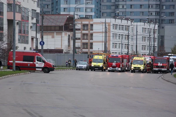 Grup Pompieri Salvatori Medici Pregătesc Pentru Accidentul Rutier Plecare Instruire — Fotografie, imagine de stoc