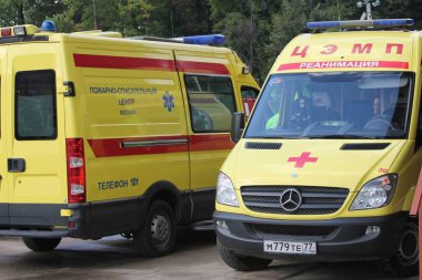 Resüsitasyon otomobil olay mahallinde 29 Nisan 2016 yılında Moskova'da geldi