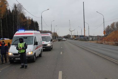 Polis memuru trafik ambulans için bloke / trafik kaza eğitimi 28 Ekim 2015 Moscow region