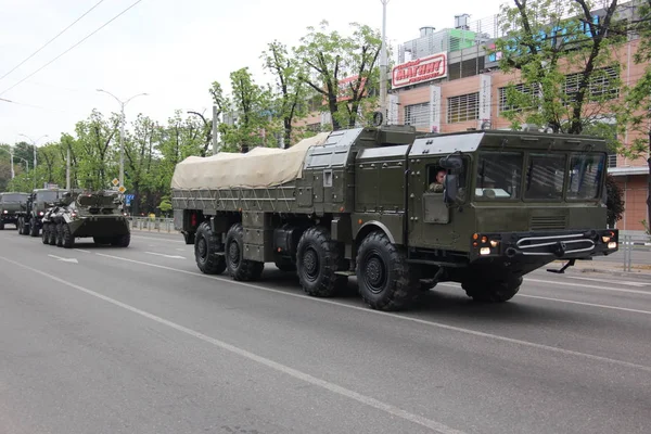 Vojenské Obrněné Vozidlo Jezdí Ulicích Krasnodar Vítězství Parade 2018 — Stock fotografie