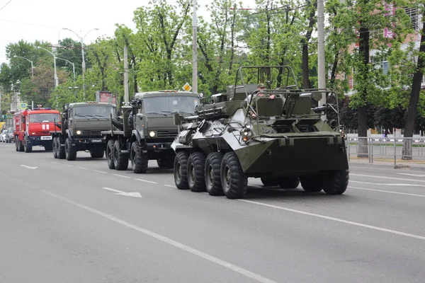 Sloupec Vojenského Vybavení Jezdí Ulicích Krasnodar Vítězství Parade 2018 — Stock fotografie