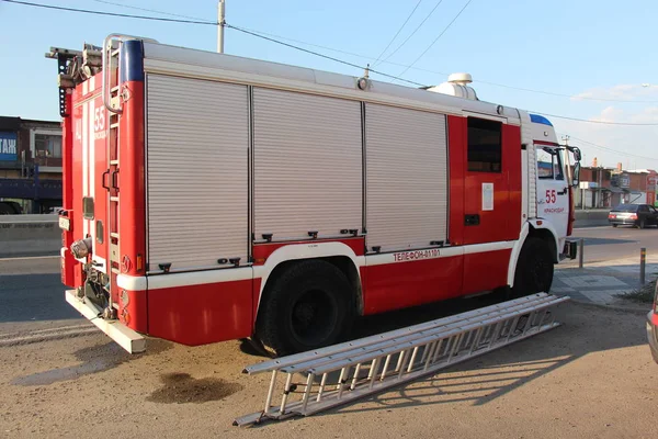 Saldırı ve itfaiyenin merdiveni / Severyane, Krasnodar, 3 Temmuz 2018 ticaret evde yangın