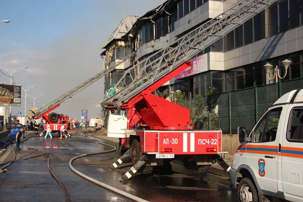Yangın merdiveni merdivenler Emercom iş durum ateş/alev / 3 Temmuz 2018 Severyane, Krasnodar, ticaret evde yangın