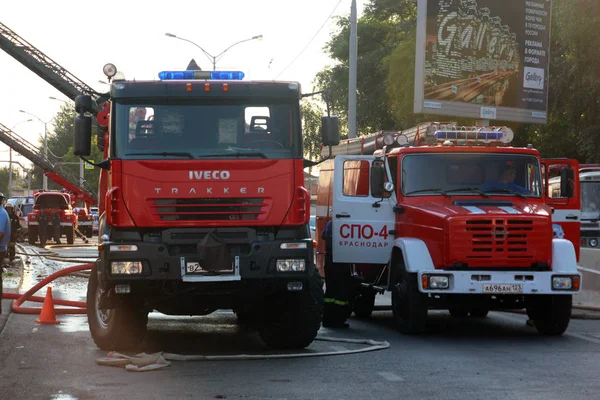 Aerodrome itfaiye ve yangın kamyon 