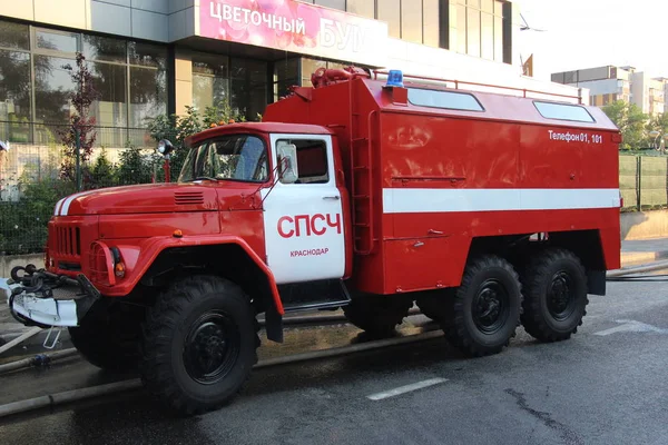 Auto Hadice Zil Požární Hadice Funguje Místě Požáru Fire Obchodním — Stock fotografie