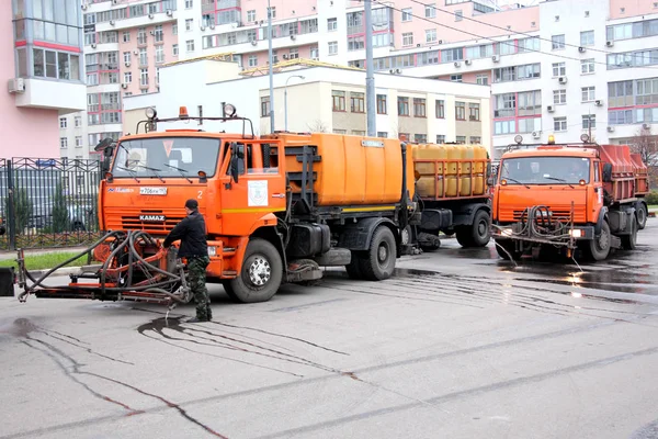 22 Haziran 2017 Toad işçi sokakta araba iş Haziran ayında Moskova doğusunda hazırlamak