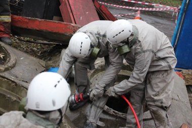 10 Kasım 2017 kurtarma ekipleri kimyasal bir kostüm içinde Daralt, Moskova'nın Doğu'daki eğitim Çokgen sonuçlarını ortadan kaldırmak.