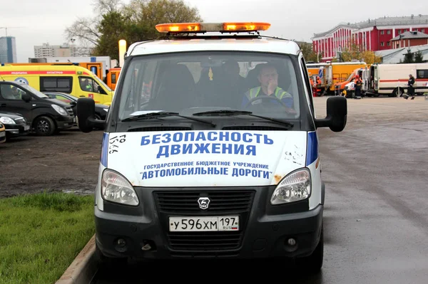 Moskova şehir özel hizmetler çerçevede ışıkları yanıp sönen ile 6 Haziran 2016 acil servis