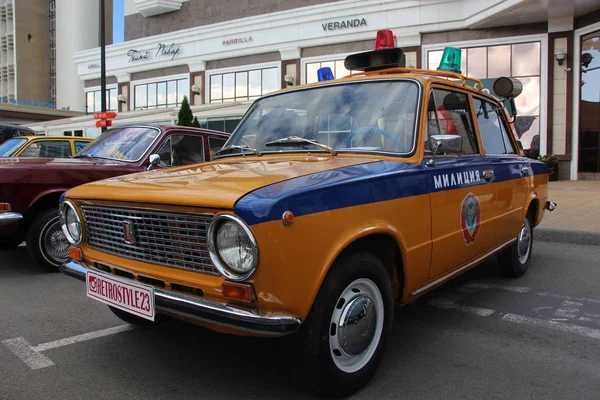 27 Ekim 2018 Rus polisi Lada makine Krasnodar retro otomobil fuarında